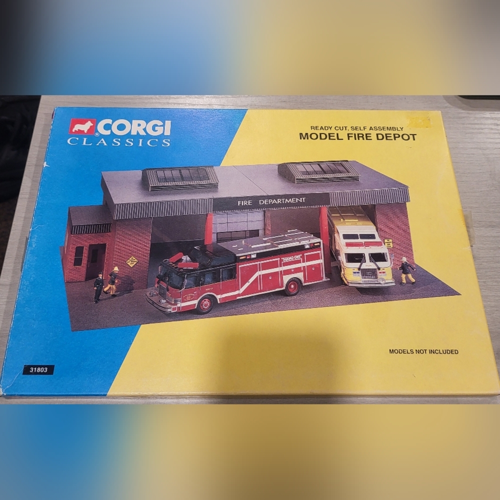 Corgi Ready Cut Card Fire Department Biilding Kit